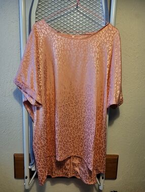 Women's Pink Leopard-Print Short Sleeve Top
